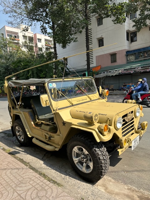 Jeep Vàng cát sa mạc